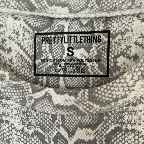 🎈3/$25🎈NWOT PrettyLittleThing Snake Print Sweatshirt - Picture 2 of 4